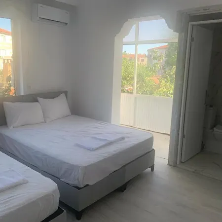 Ulas Twenty * אודיירן