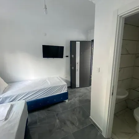 Ulas Twenty מלון אודיירן