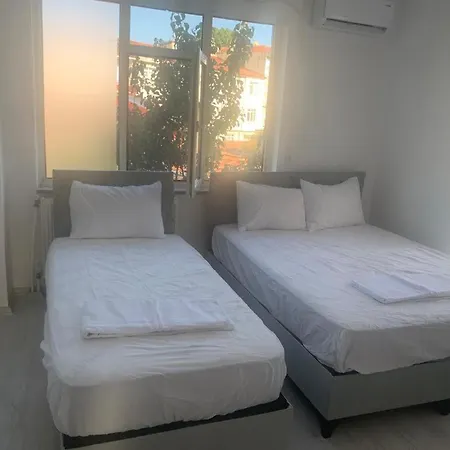 Ulas Twenty מלון אודיירן